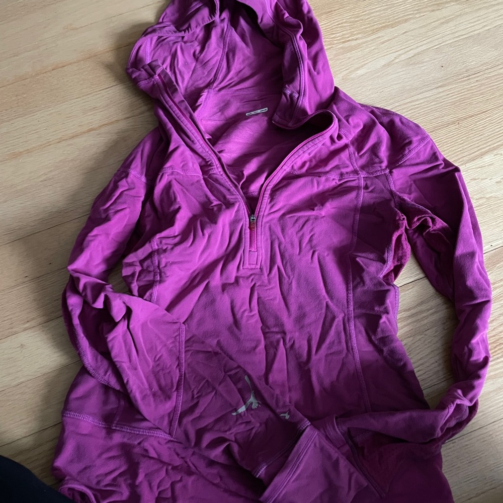 Lululemon running top size 6